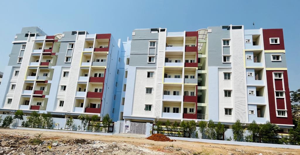 Flora Grande, Kompally